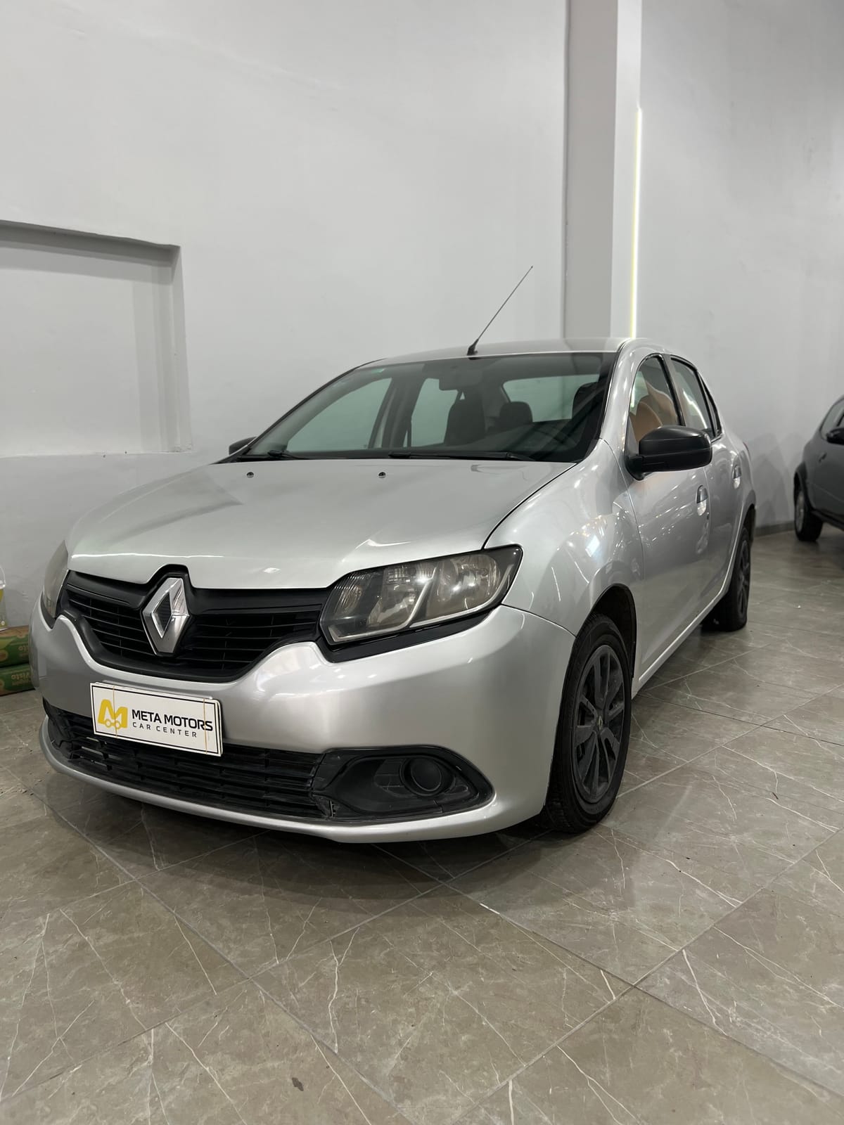 Renault Logan 1.6 authentique 8v — foto 1
